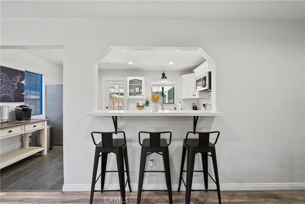 25242 De Wolfe Rd, Newhall, CA 91321