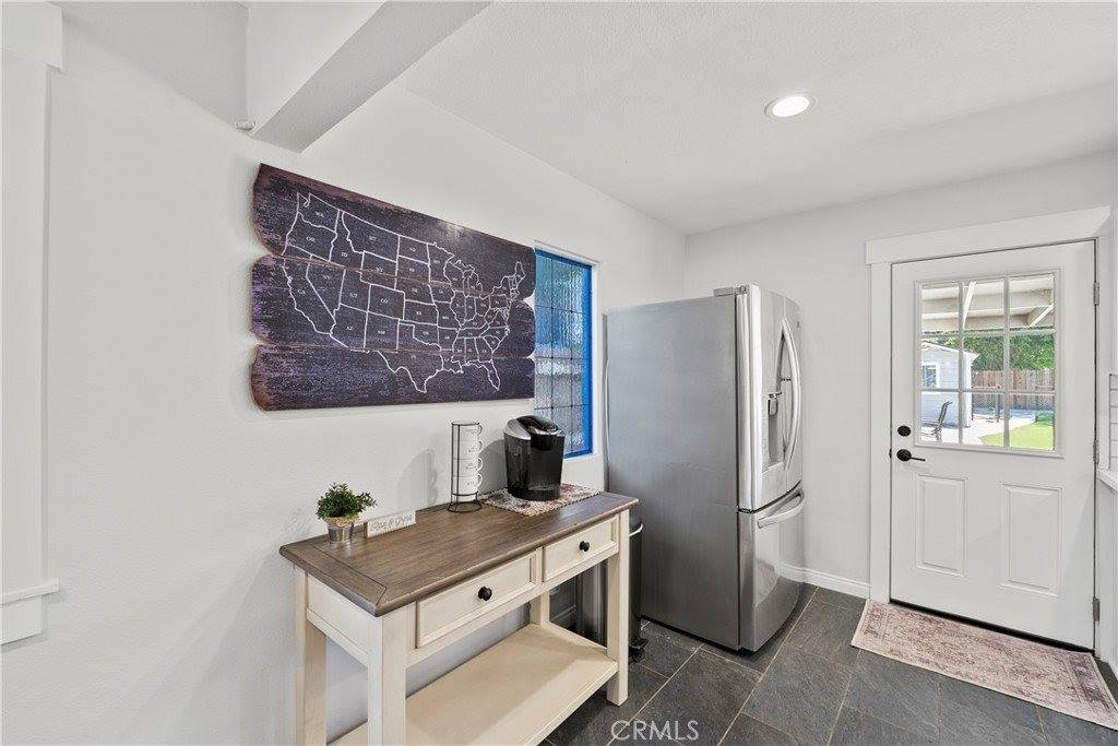 25242 De Wolfe Rd, Newhall, CA 91321