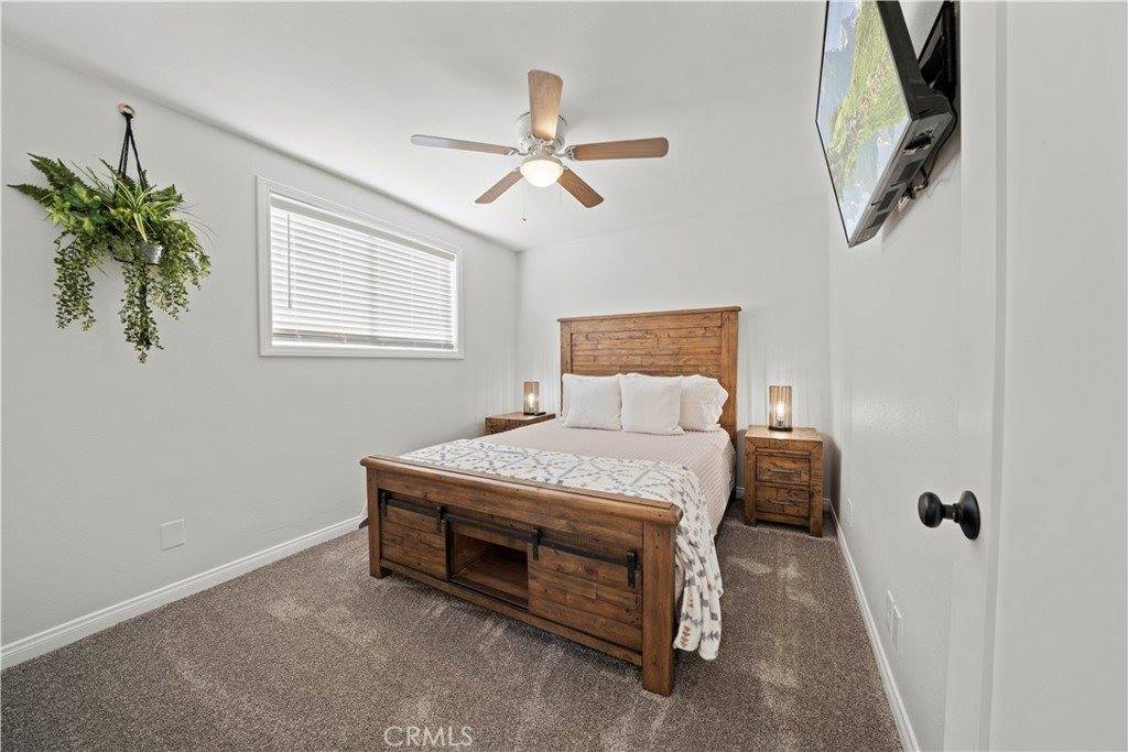 25242 De Wolfe Rd, Newhall, CA 91321