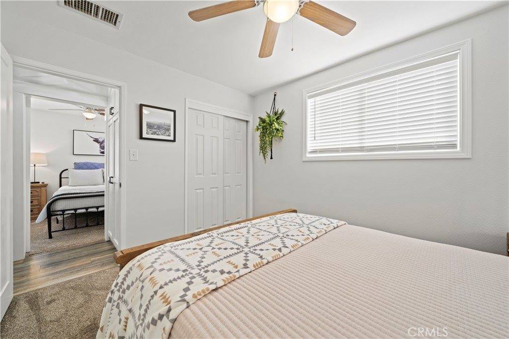 25242 De Wolfe Rd, Newhall, CA 91321