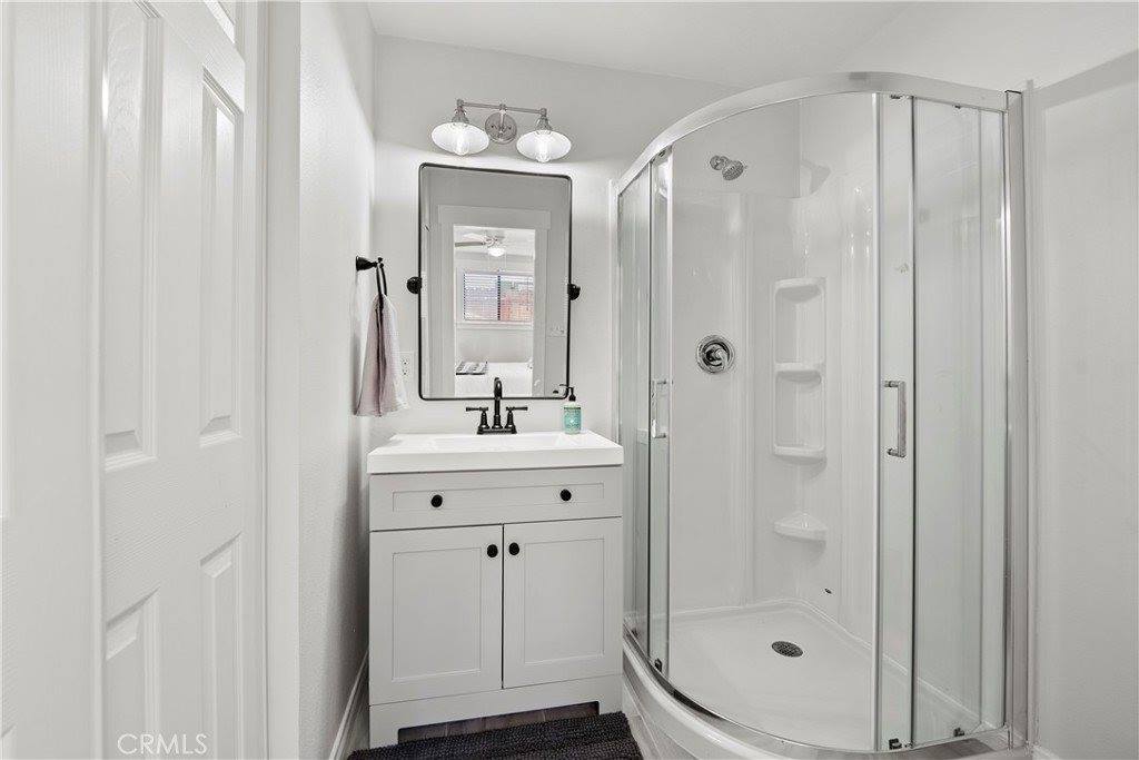 25242 De Wolfe Rd, Newhall, CA 91321