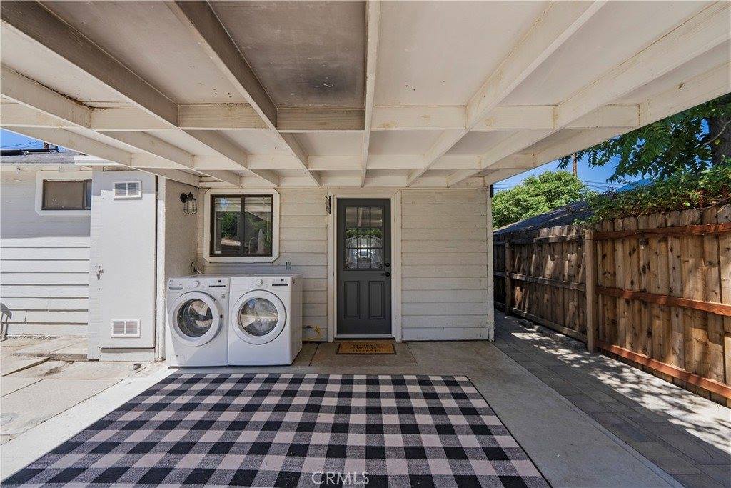 25242 De Wolfe Rd, Newhall, CA 91321