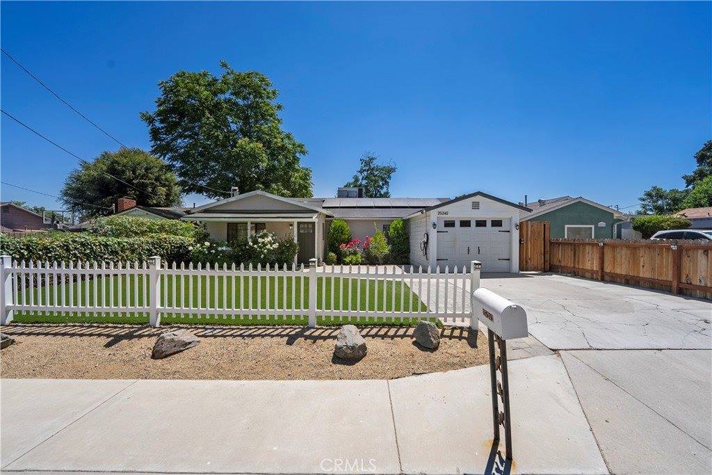 25242 De Wolfe Rd, Newhall, CA 91321