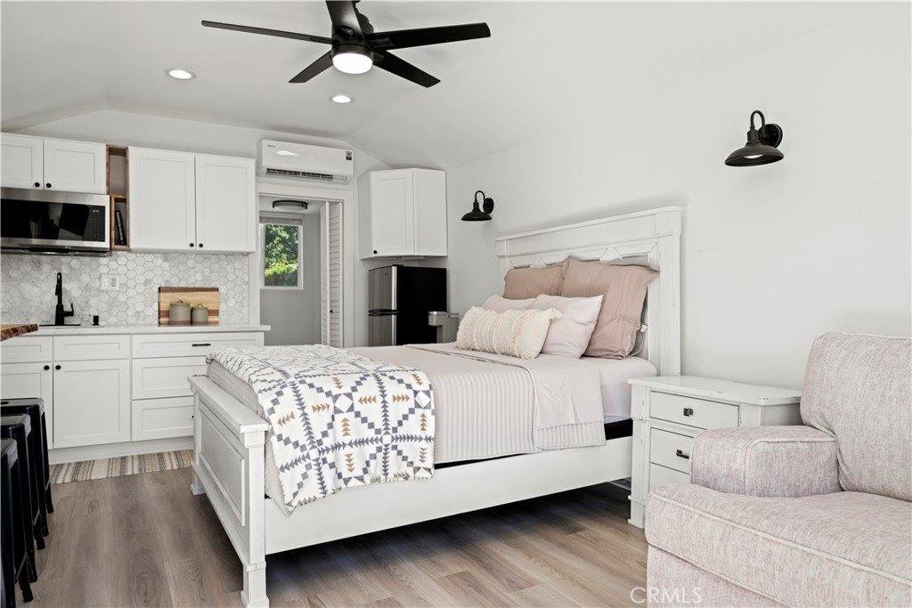 25242 De Wolfe Rd, Newhall, CA 91321