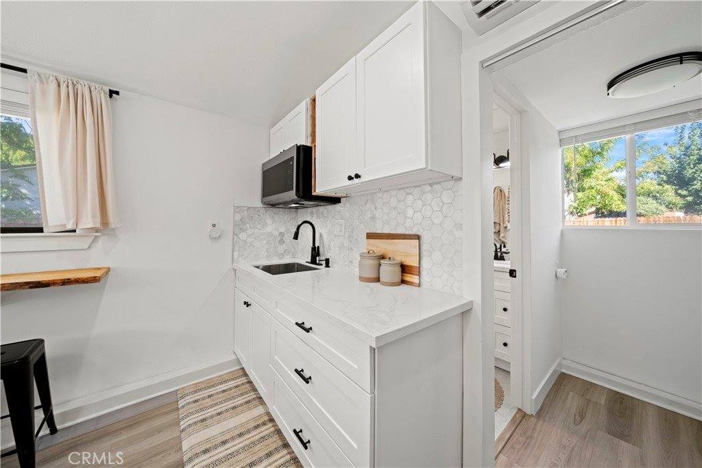 25242 De Wolfe Rd, Newhall, CA 91321