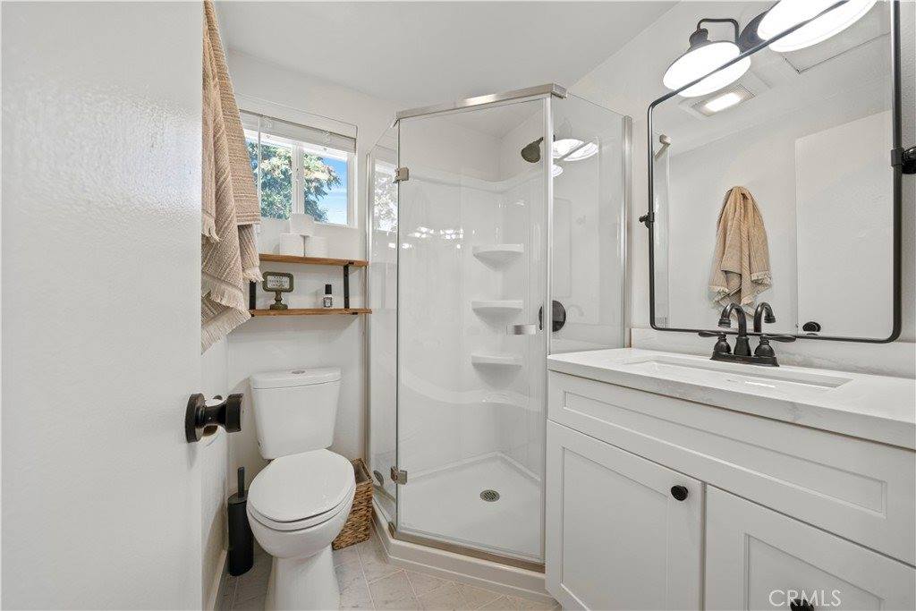 25242 De Wolfe Rd, Newhall, CA 91321