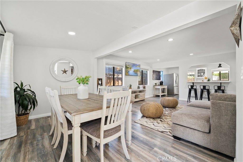 25242 De Wolfe Rd, Newhall, CA 91321