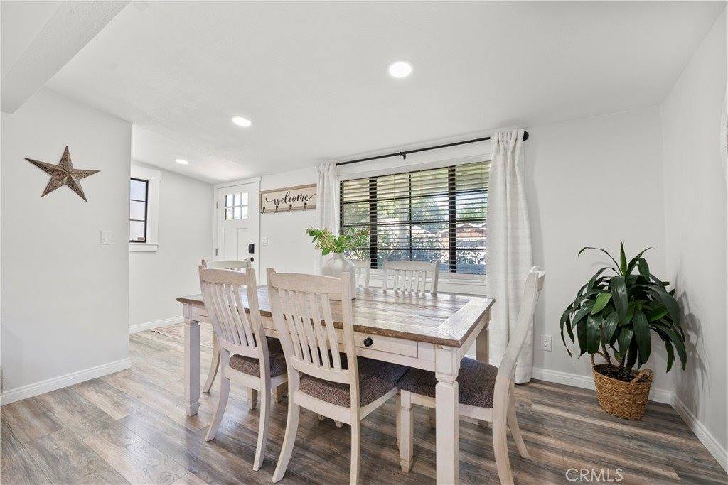 25242 De Wolfe Rd, Newhall, CA 91321