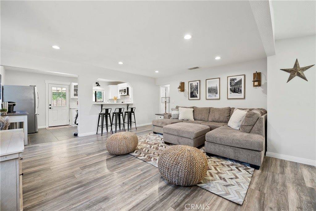 25242 De Wolfe Rd, Newhall, CA 91321