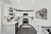 25242 De Wolfe Rd, Newhall, CA 91321