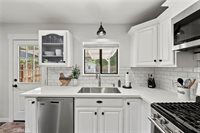 25242 De Wolfe Rd, Newhall, CA 91321