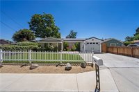 25242 De Wolfe Rd, Newhall, CA 91321