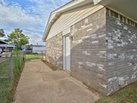 806 East Midland Street, Shawnee, OK 74804