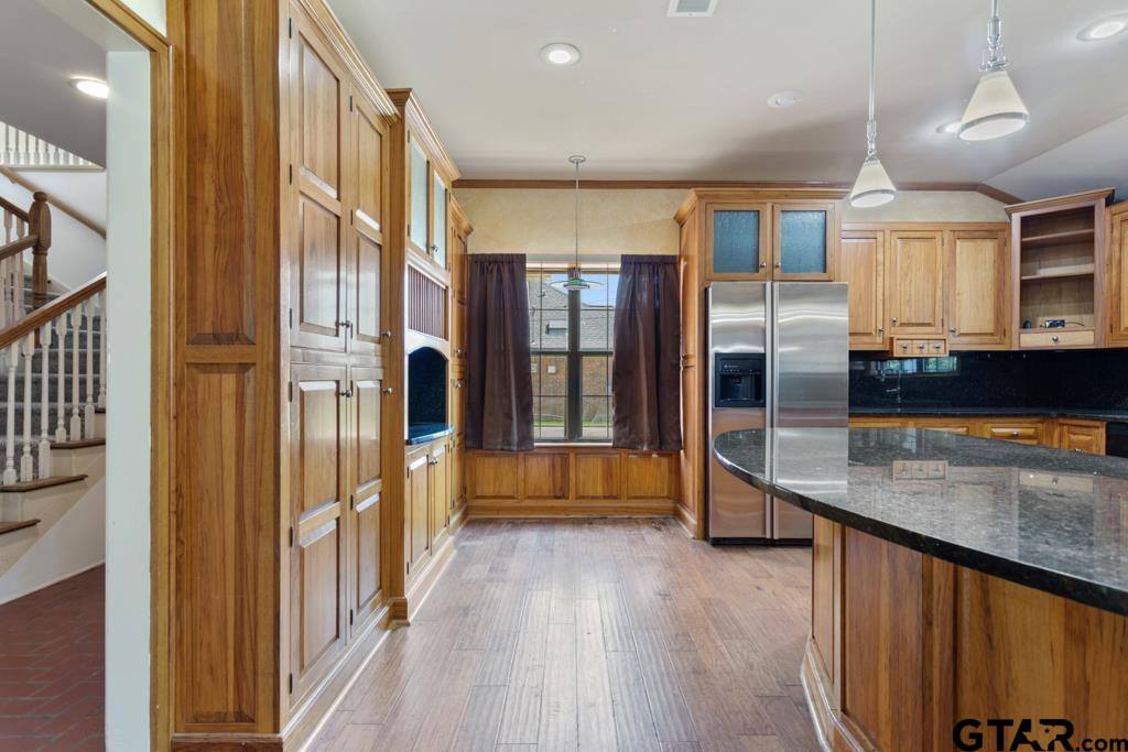 601 Charmwood, Chandler, TX 75758