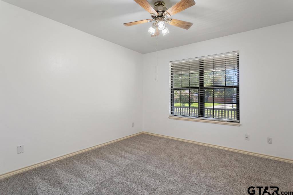 601 Charmwood, Chandler, TX 75758