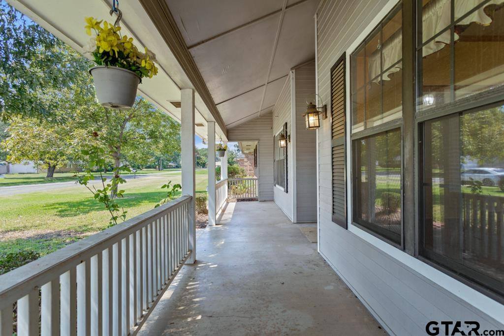 601 Charmwood, Chandler, TX 75758