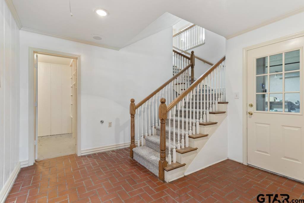 601 Charmwood, Chandler, TX 75758