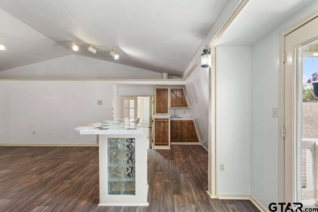 601 Charmwood, Chandler, TX 75758