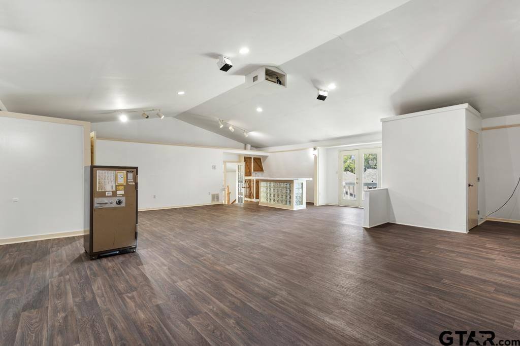 601 Charmwood, Chandler, TX 75758