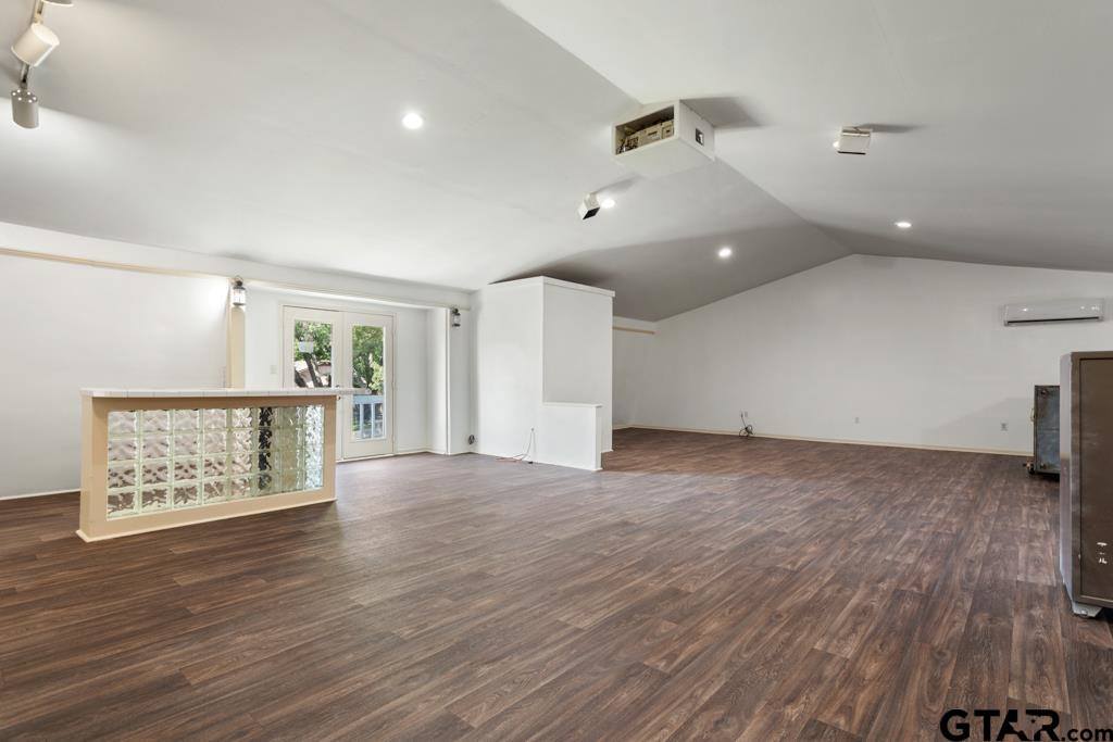 601 Charmwood, Chandler, TX 75758