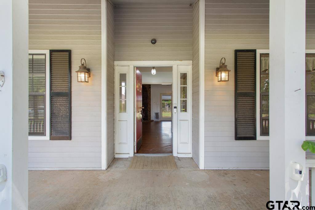 601 Charmwood, Chandler, TX 75758