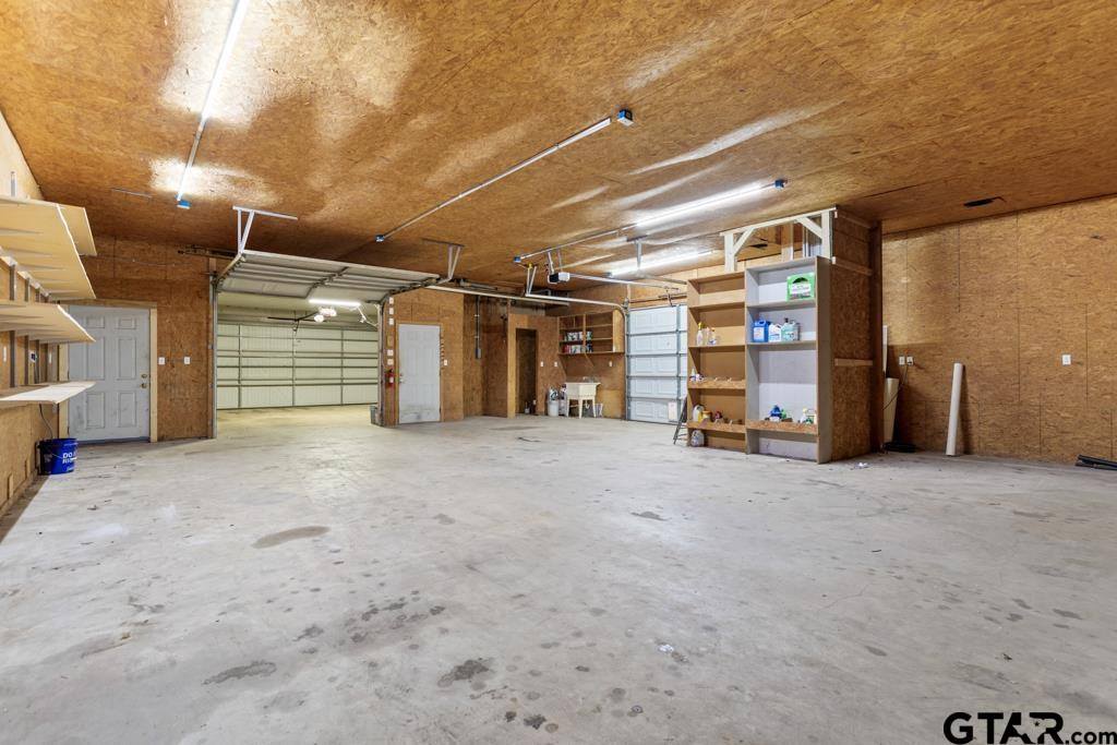 601 Charmwood, Chandler, TX 75758