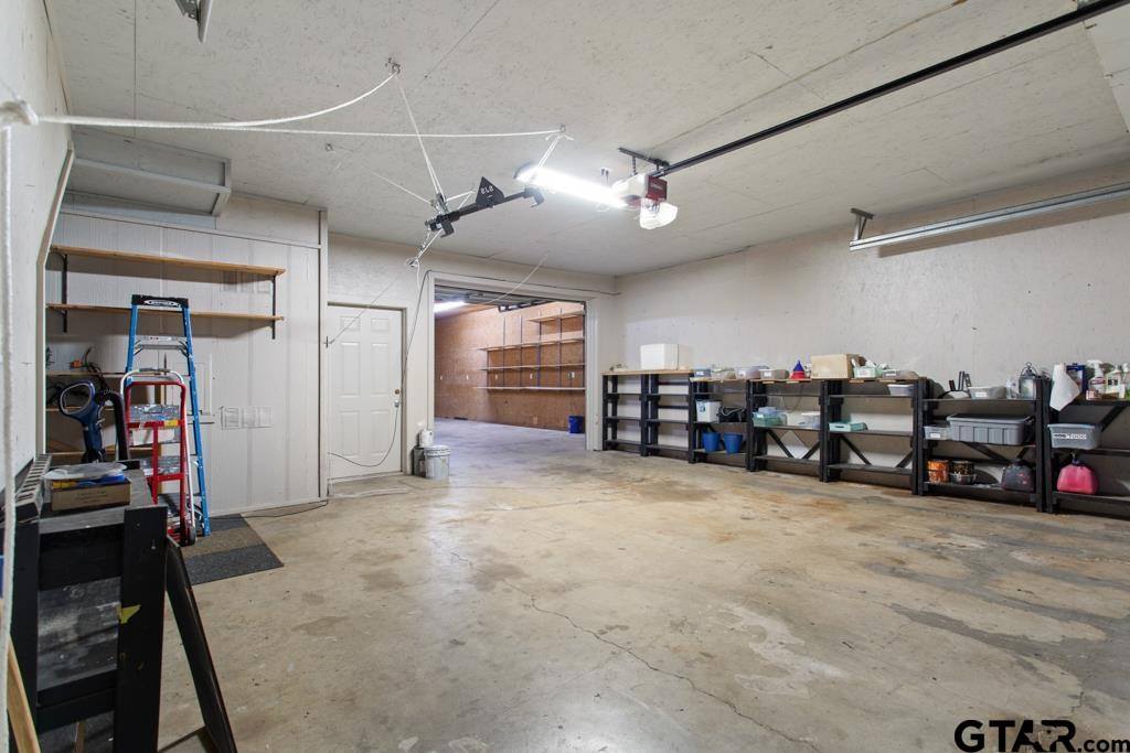 601 Charmwood, Chandler, TX 75758