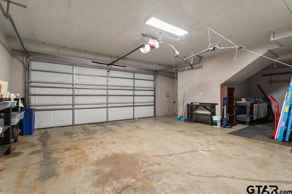 601 Charmwood, Chandler, TX 75758