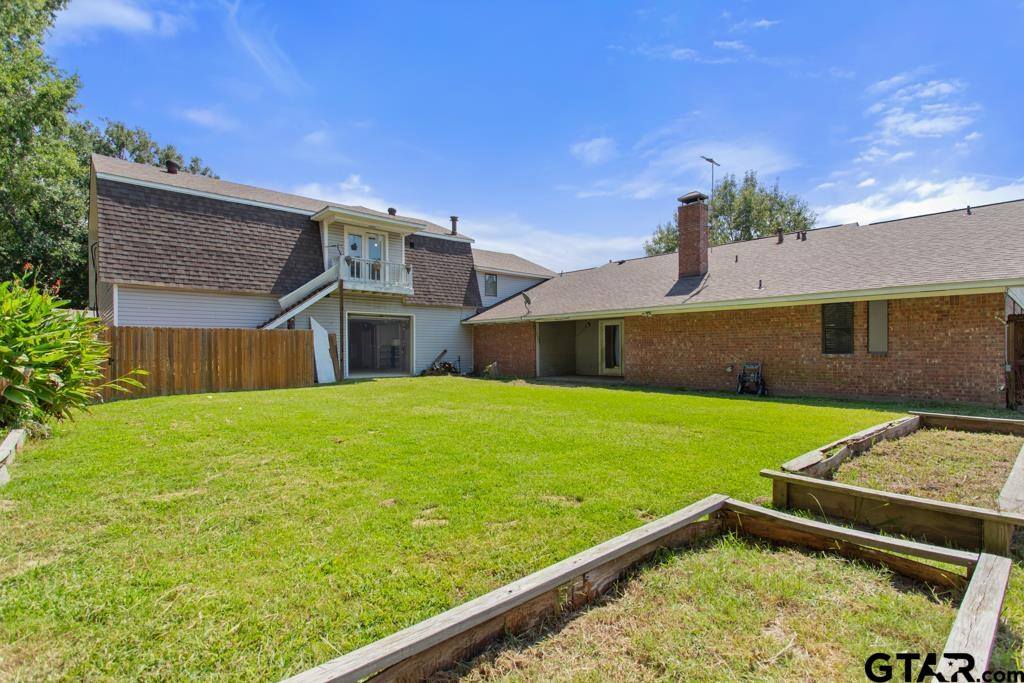 601 Charmwood, Chandler, TX 75758