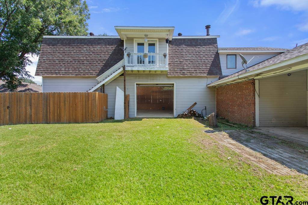 601 Charmwood, Chandler, TX 75758