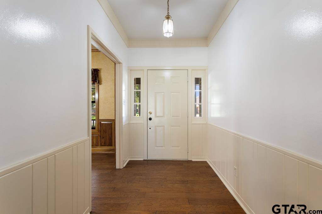 601 Charmwood, Chandler, TX 75758