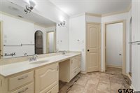 601 Charmwood, Chandler, TX 75758