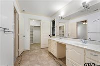 601 Charmwood, Chandler, TX 75758