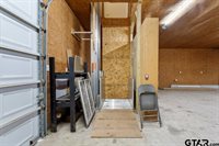 601 Charmwood, Chandler, TX 75758