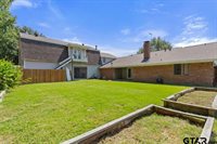 601 Charmwood, Chandler, TX 75758