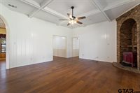 601 Charmwood, Chandler, TX 75758