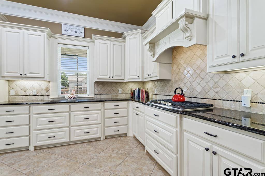 143 County Road 3527, Bullard, TX 75757