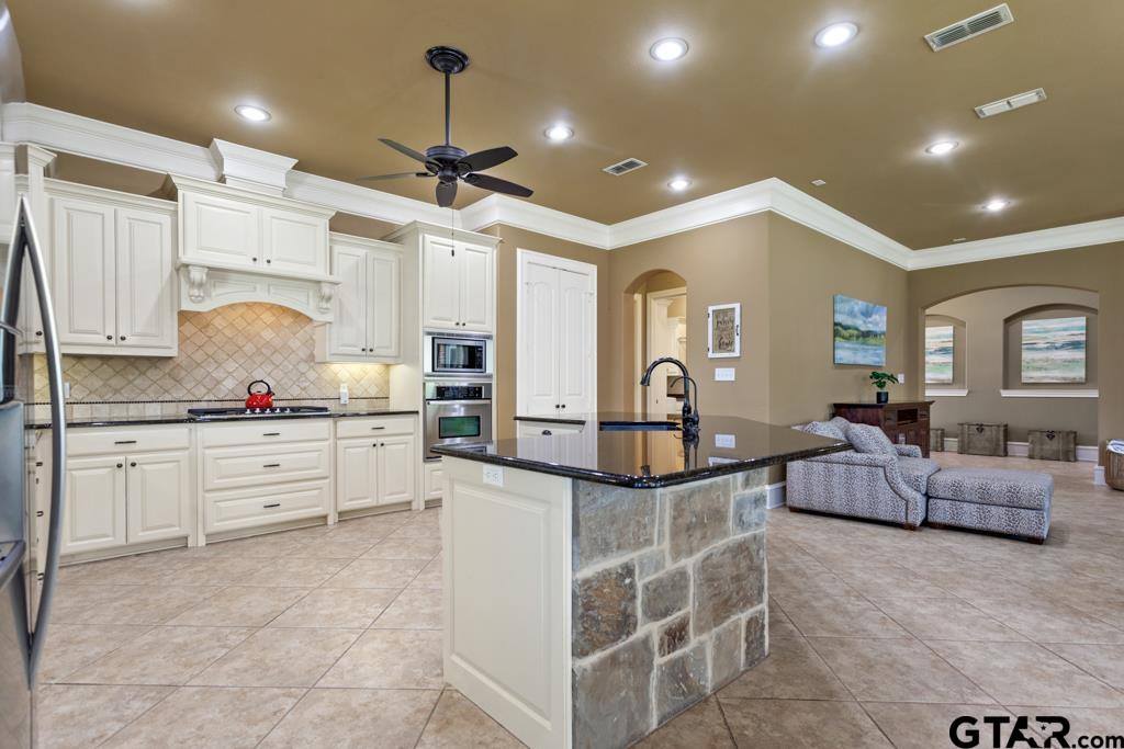 143 County Road 3527, Bullard, TX 75757