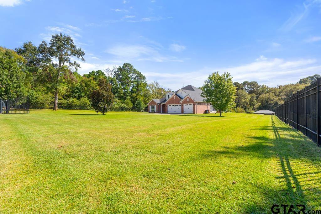 143 County Road 3527, Bullard, TX 75757