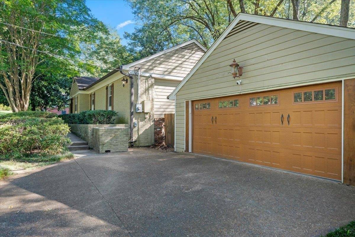 1220 East Irvin Dr, Memphis, TN 38119