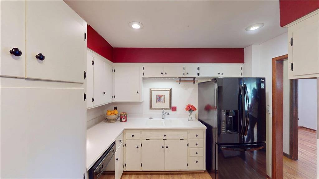 9801 Grandview Street, Overland Park, KS 66212