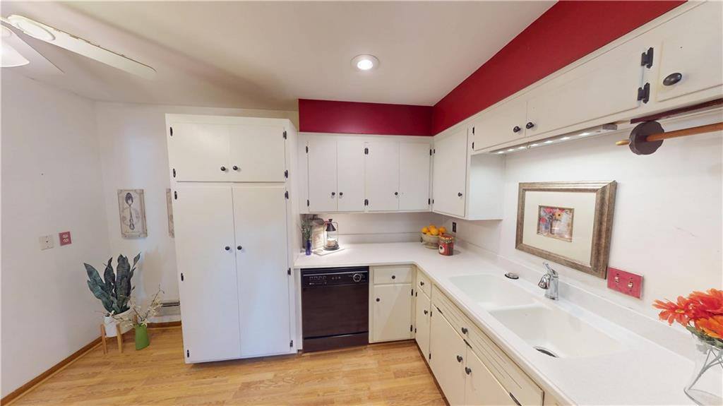 9801 Grandview Street, Overland Park, KS 66212