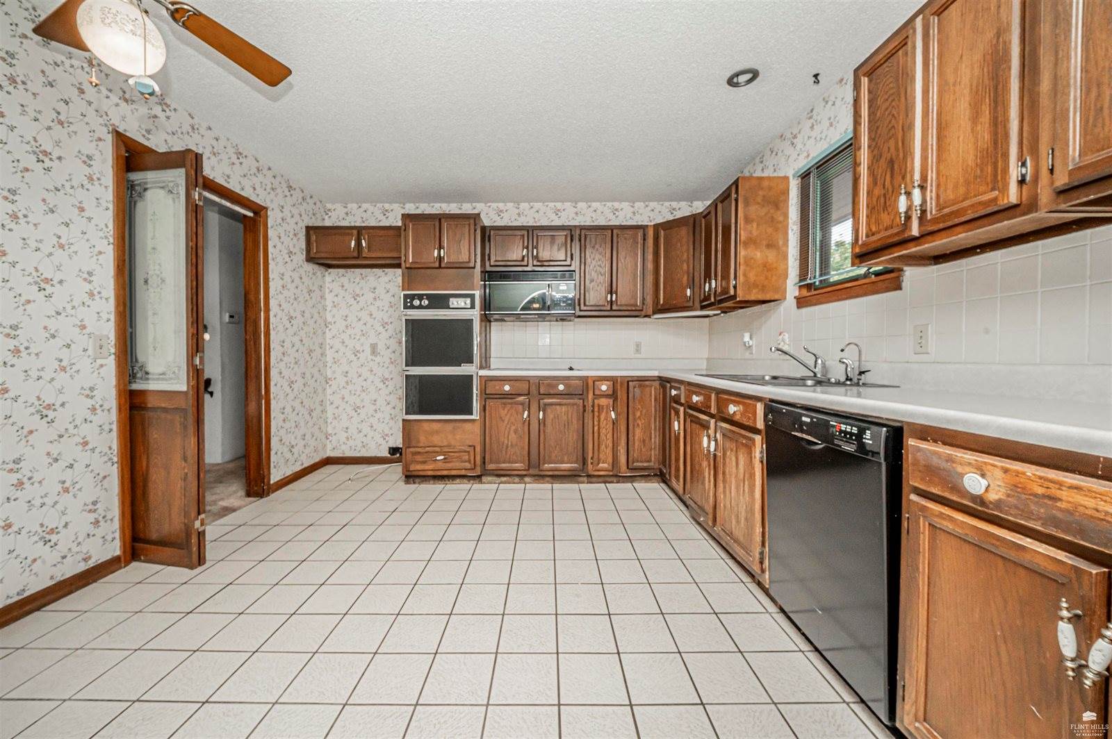 3100 Rolling Hills Drive, Milford, KS 66514