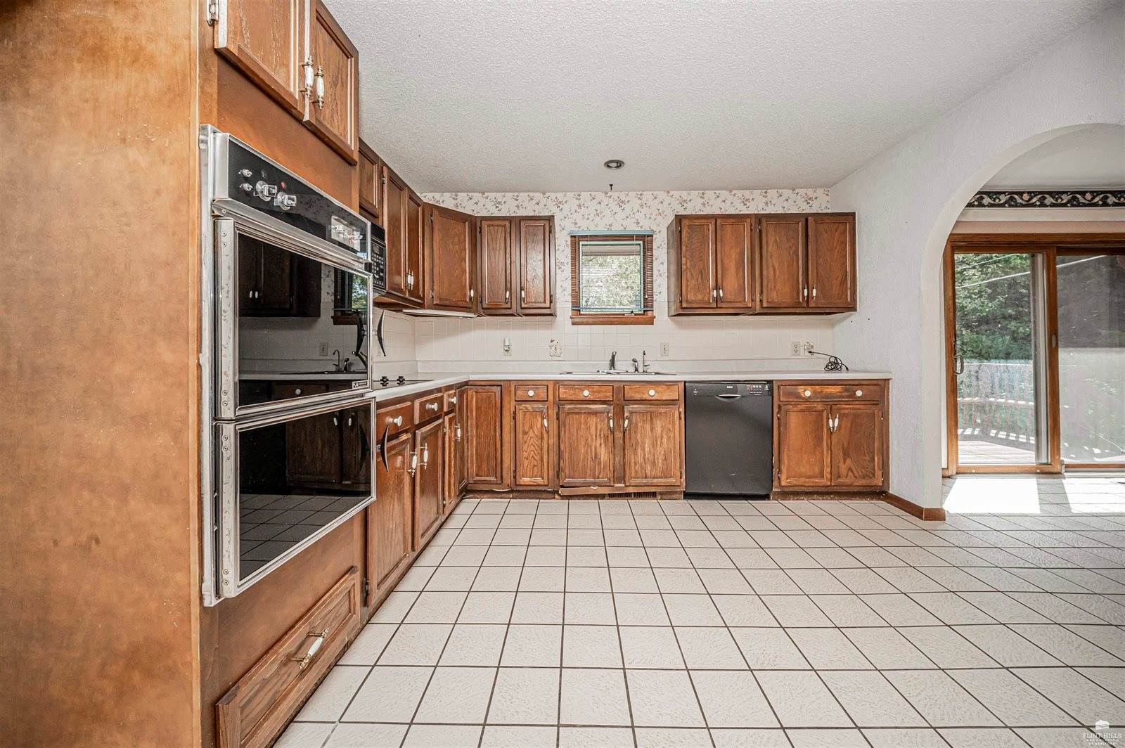 3100 Rolling Hills Drive, Milford, KS 66514