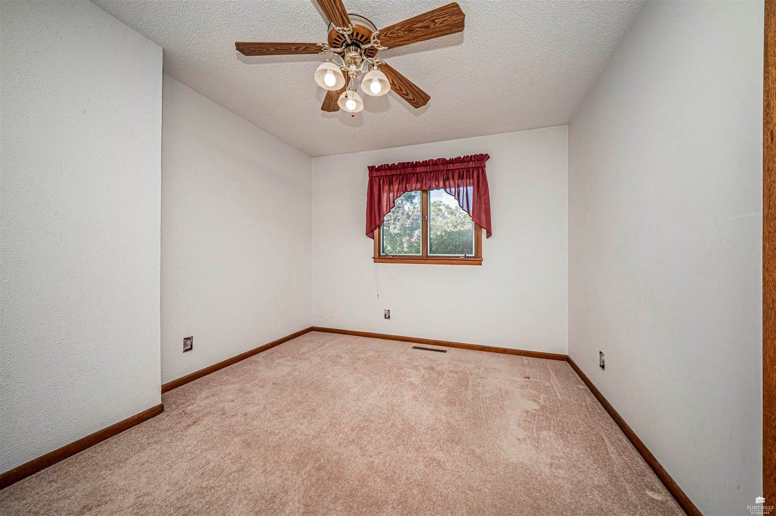 3100 Rolling Hills Drive, Milford, KS 66514