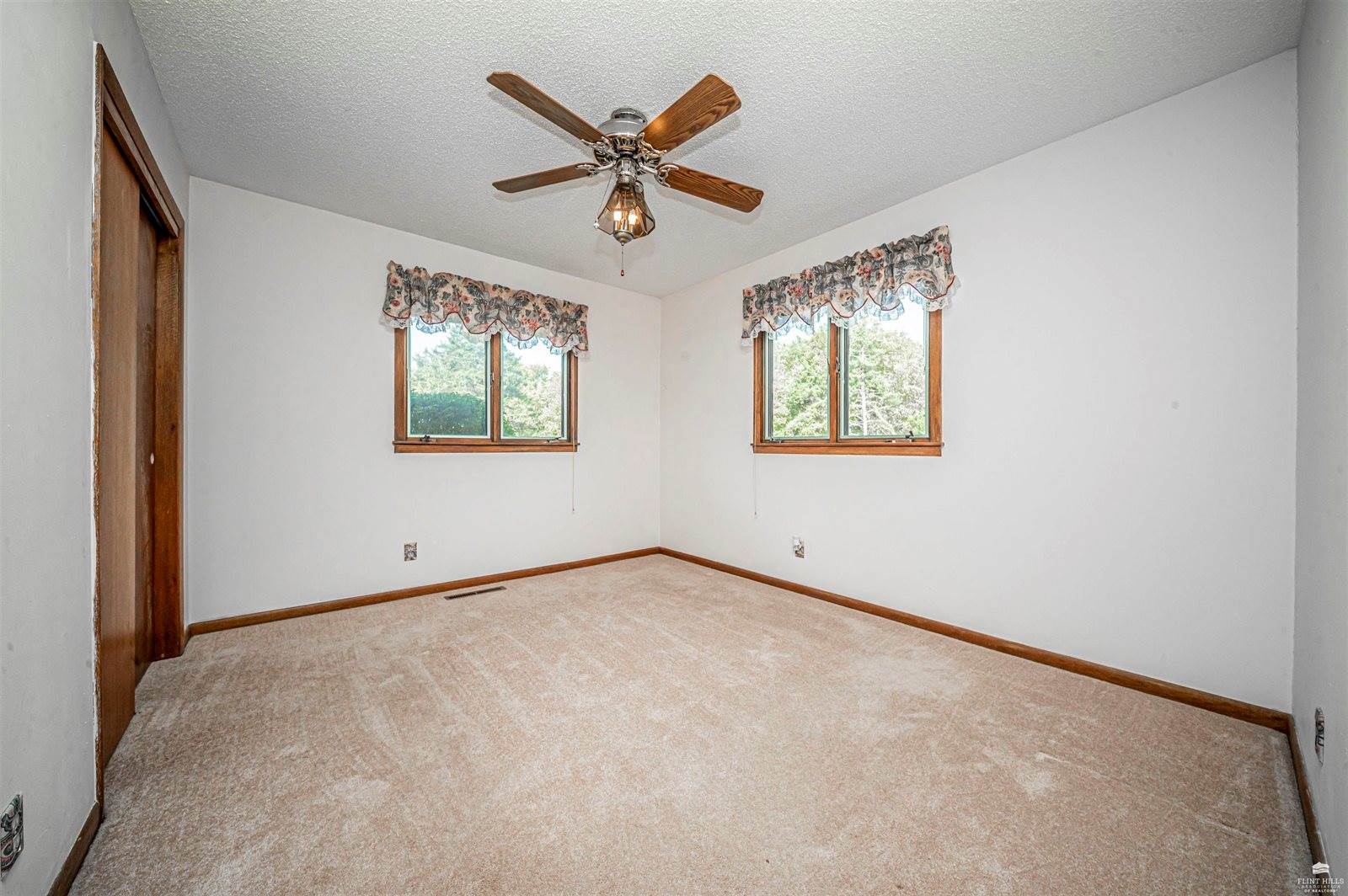 3100 Rolling Hills Drive, Milford, KS 66514