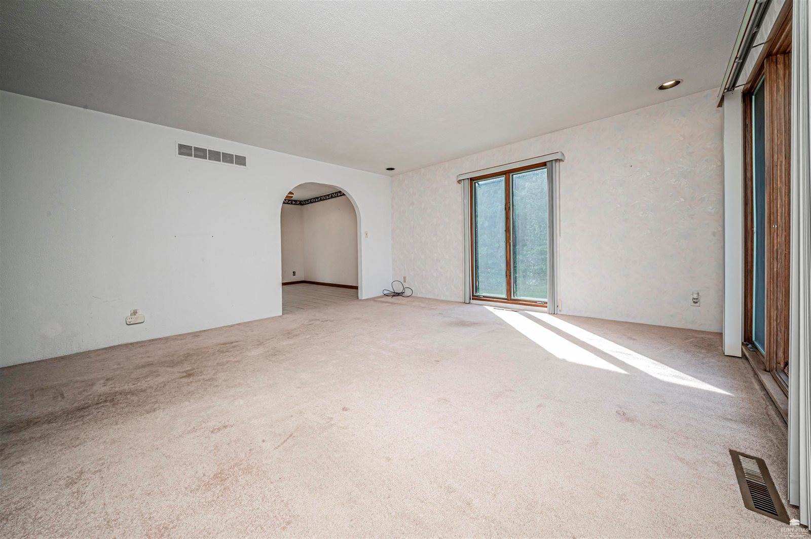 3100 Rolling Hills Drive, Milford, KS 66514