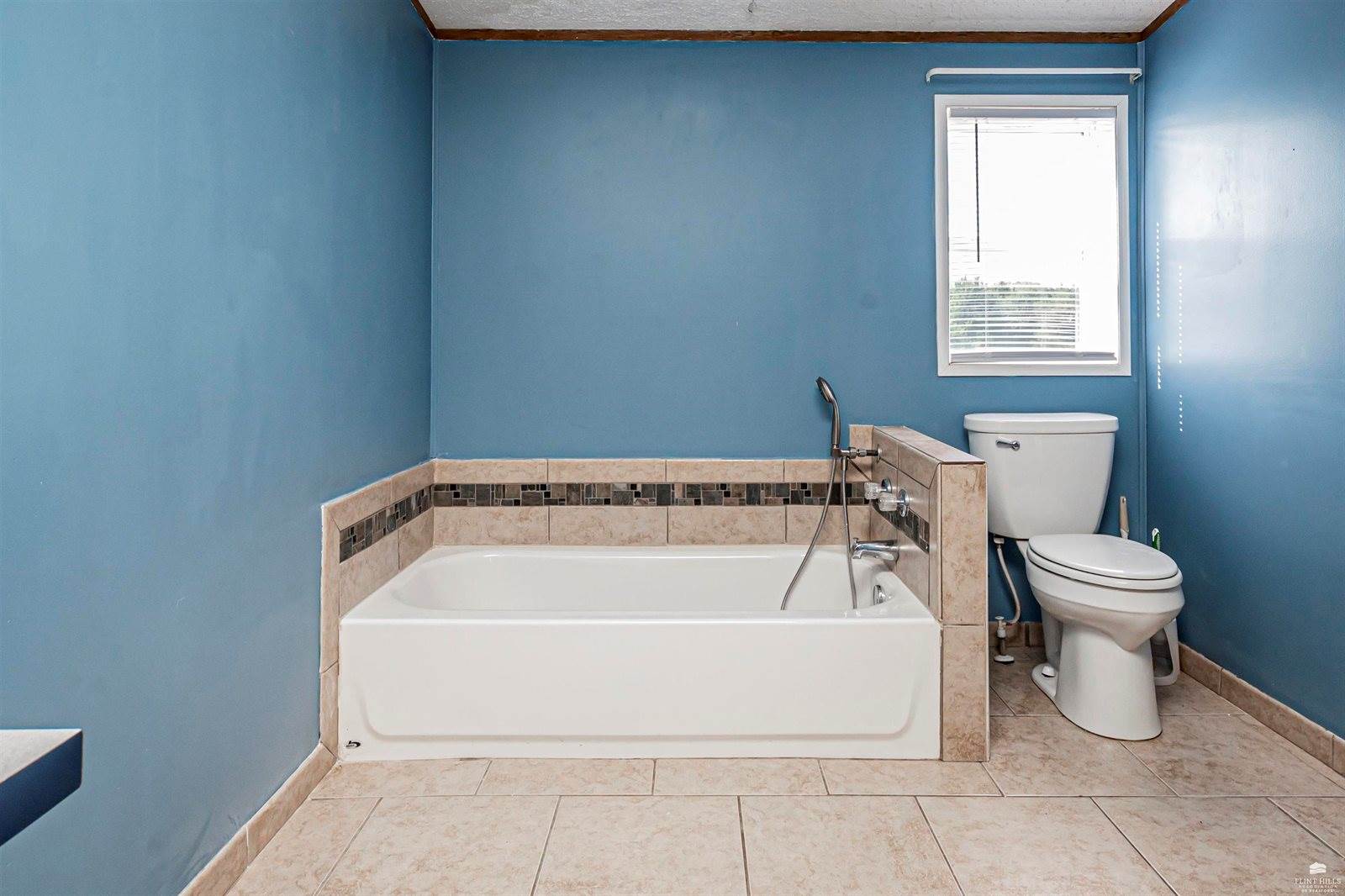 7028 North US 77, Milford, KS 66514