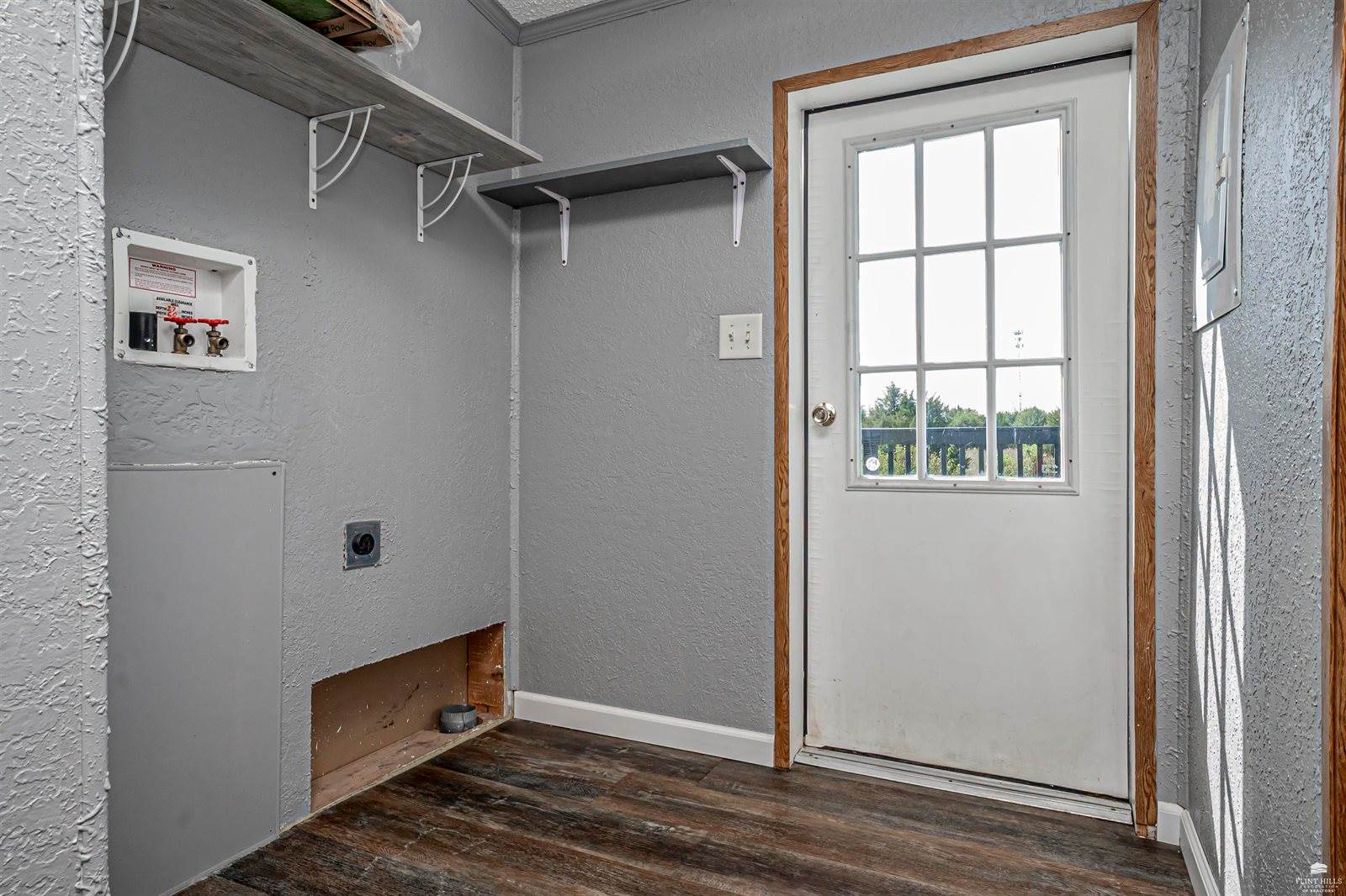 7028 North US 77, Milford, KS 66514