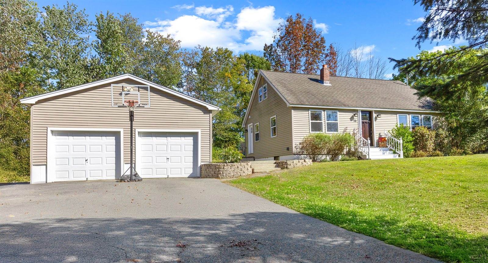 16 McDougal Drive, Hermon, ME 04401